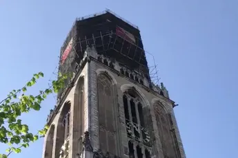 Domtoren in Utrecht doet eerbetoon aan Avicii