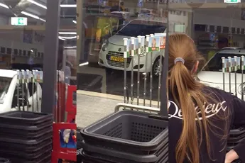 Dronken automobilist in Dongen probeert in de Lidl te parkeren