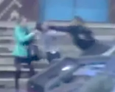 Dronken Russische eikel krijgt koekje van eigen deeg