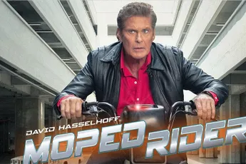 Duitsers hebben toch humor: David Hasselhoff is de Moped Rider