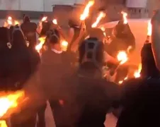 Een regen van molotov cocktails