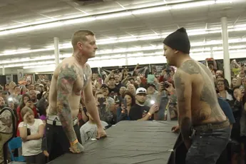 Een Slap Off wedstrijd kan toch niet goed zijn voor je bovenkamer?