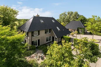 Eh, wat zien we daar op een jongenskamer in Kollum op Funda?