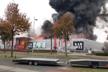 Filiaal Karwei Apeldoorn kan zelf klussen, want helemaal verwoest