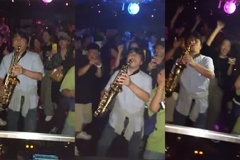 Gast neemt saxophone mee naar de club