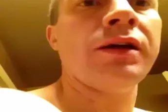 Gast zijn hele arm lijkt wel een puist vol rotzooi!