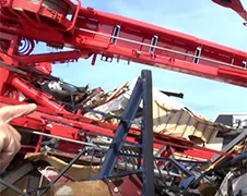 Gezellig binnen kijken in een kapot huis in Alphen aan den Rijn