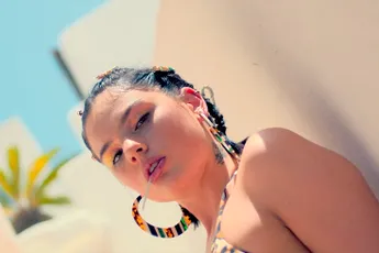 Helaas, wereldwijd geblokkeerde clip "Faka" van Famke Louise toch te zien