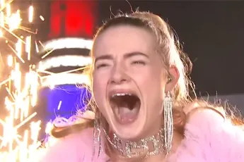 Hilarische remix van hysterisch optreden van Emma Wortelboer