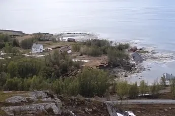 Huisjes in Noorwegen gaan door aardverschuiving de zee in