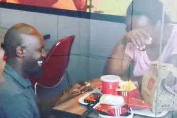 Iemand romantisch ten huwelijk vragen kan ook in de KFC