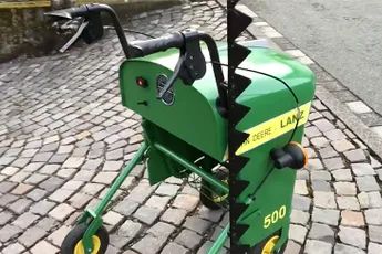 John Deere Rollator voor boertjes die slecht ter been zijn