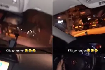 Jongeren van de buurt pesten met een nep sirene