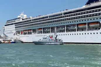 Kapitein verliest controle over cruiseschip in Venetië
