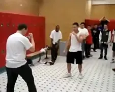 Karate Kid legt het af in kleedkamergevecht