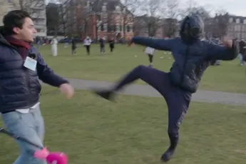 Kopje koffie op Museumplein was gezellig: Slijptol aangevallen door relschoppers
