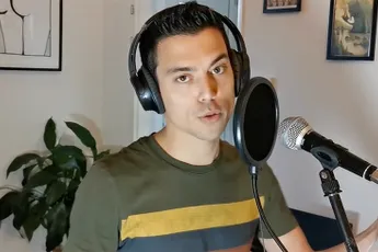 Lange Frans gedist met eigen plaat en Youtube kanaal niet verwijderd door complottheorieen...