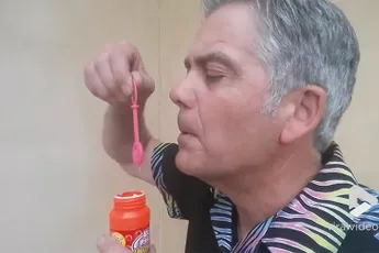 Lekker bellen blazen met een tarantula in je mond...