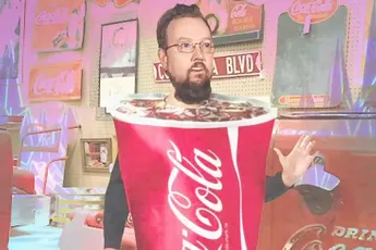 LOL! Mark die alles spaart van Coca Cola heeft eigen 80's versie