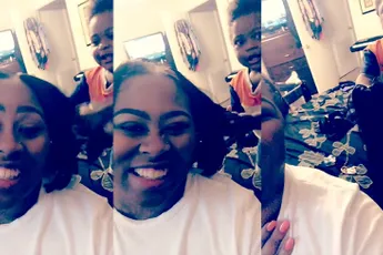 Mannetje trekt onbetaalbaar gezicht na aftrekken pruik van moeder