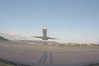 McDonnell Douglas MD-80 stijgt op van Sint Maarten