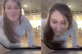 Nee joh, autoruit likken is niet gek. Wel uitkijken voor ruitenwissers!