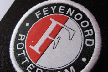 Nick is duidelijk niet onder de indruk van het spel van Feyenoord