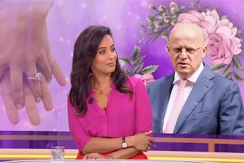 Oeps, Ferdinand Grapperhaus heeft tijdens trouwerij moeite met anderhalvemeterregel