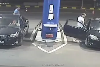 Ondertussen bij een benzinestation in de Bulgaarse hoofdstad Sofia