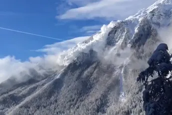 Opzij, opzij! Komt even een Lawine van berg in Zwitserland