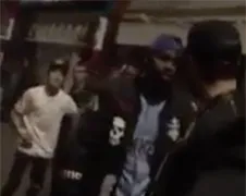 Pats boem! Rapper Lil Kleine krijgt rake klappen