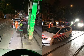 Politieauto in Den Haag kon het niet winnen van vloeibaar beton