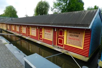 Pssst, goedkoop woonbootje kopen met een rosse verleden?