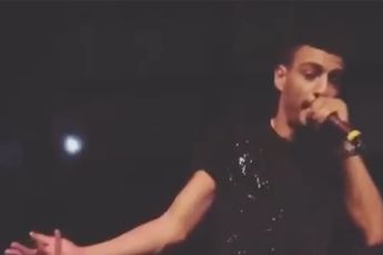 Rapper Boef aangevallen op podium voordat zijn jas werd gejat