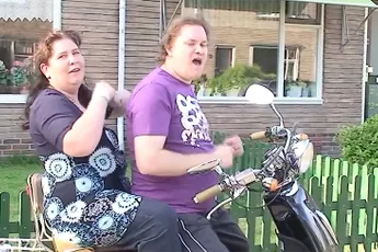 Romana van Zanger Rinus ligt met brandwonden in het ziekenhuis