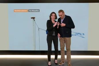 RTL weervrouw Jennifer Faber vergeet microfoon, Jan de Hoop to the rescue!