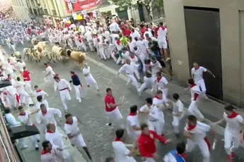 San Fermin 2017 stierenrennen is begonnen. Al 3 mensen gespietst!