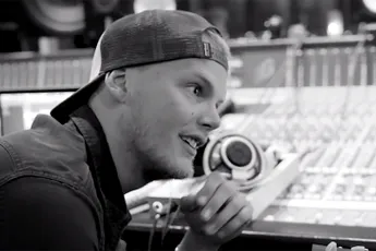 SOS is eerste nieuwe nummer van overleden dj-producer Avicii
