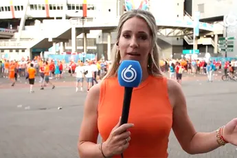Sow, Helene Hendriks heeft een zeer aangenaam oranje shirtje aan