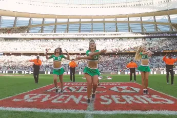 Streaker maakt er een mooie show van in Kaapstad!