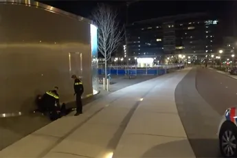 Toekomstige Bachelor Tony Junior legt arrestatie telefoondief vast tijdens stream