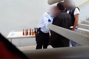 Turk probeert wat biertjes stadion in te smokkelen