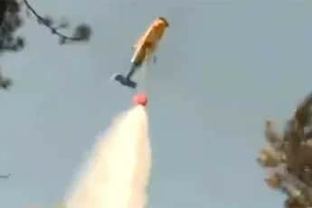 Turkse verslaggeefster krijgt volle laag van blushelikopter