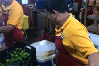 Voor 100 dollar krijg je grote Tequila cocktail in Mexico