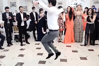 Voor Azerbeidzjaanse trouwerij moet je losse benen hebben