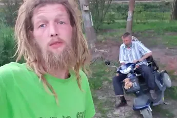 We gaan zo nog even voor de deur zitten en genieten van het weer