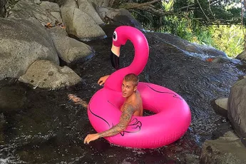 Wederom #bieberjunk: Foto's duiken op van Justin Bieber aan het skinny dipping