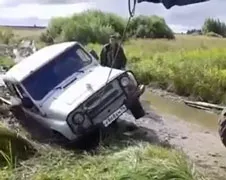 Boer helpt zichzelf niet tijdens sleepje