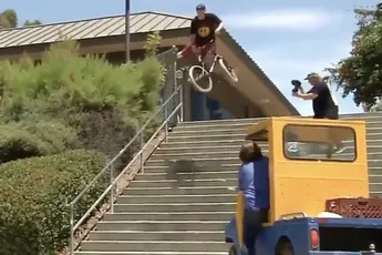 Karen wil niet dat BMX-er springt, BMX-er springt toch