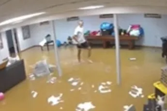 Orkaan Ida sloopt appartement in New York in een paar seconden